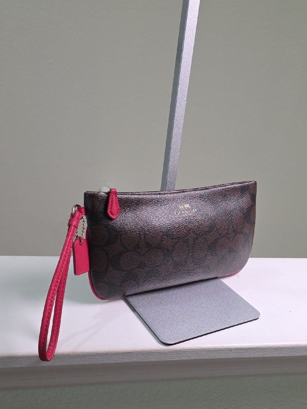 COACH F65748 Brown/Black Signature Print w/ Red Trim Large Wristlet EUC - Picture 2 of 15